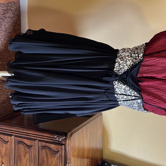 Cache dress with sequence very elegant and classy mid length dress - Picture 4 of 4